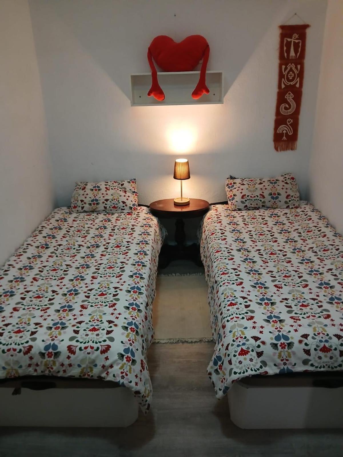 Piso Para 4 Con 2 Parking En Casco Historico De Zaragoza 2 Noches Minimo Extérieur photo